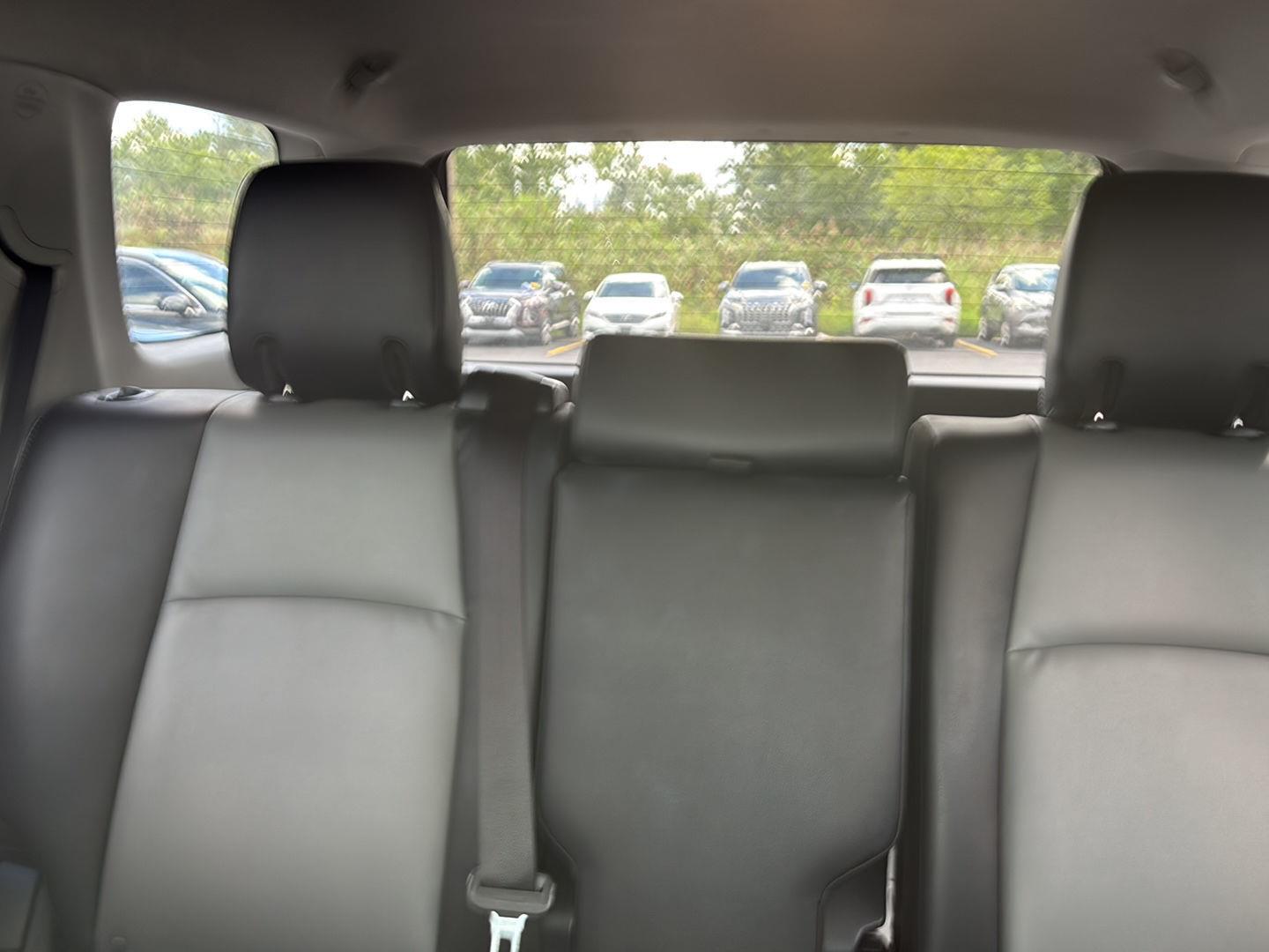 Used 2017 Super White Toyota SR5 Premium image 16