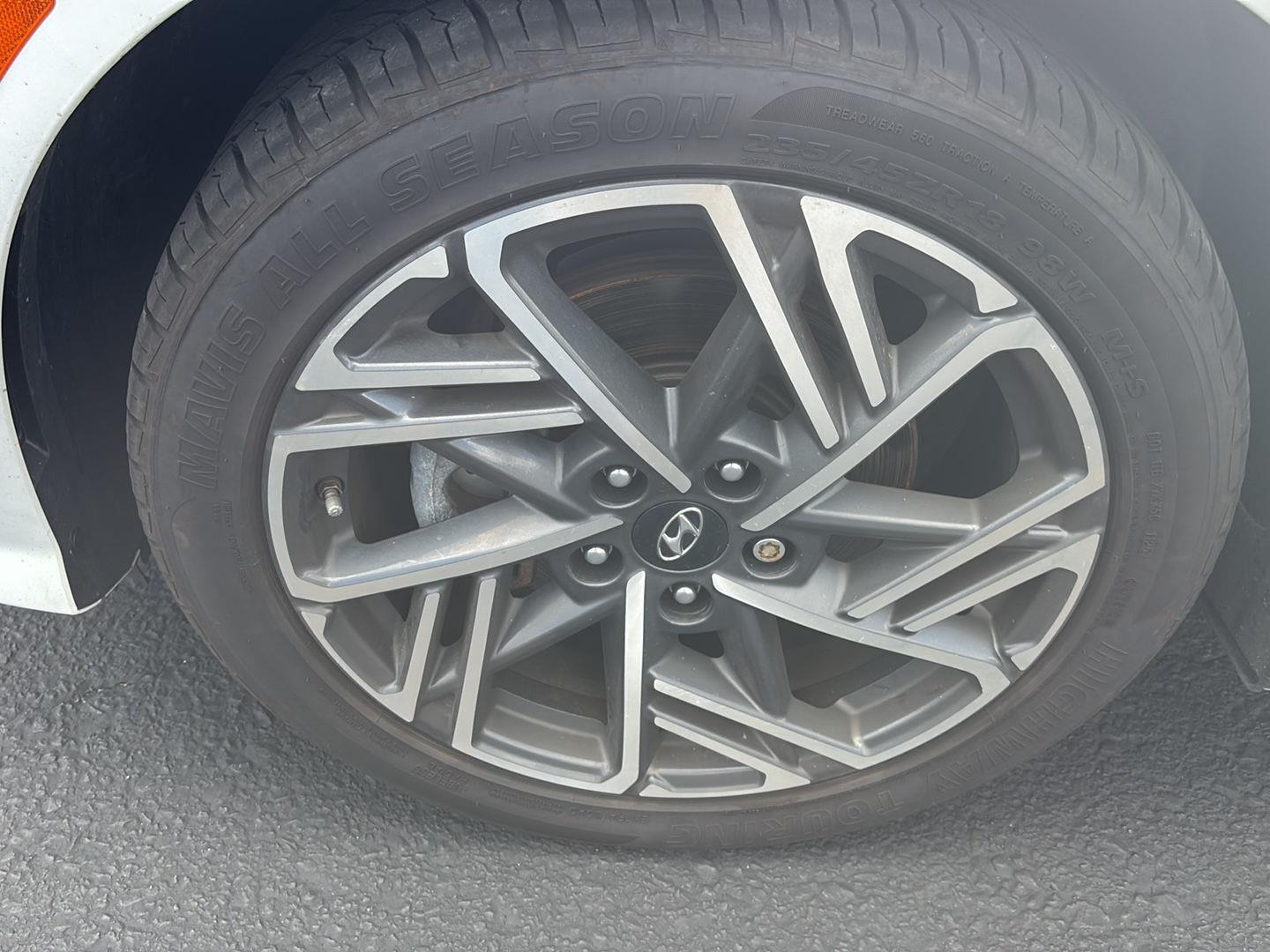 Used 2023 Wh Hyundai  image 4