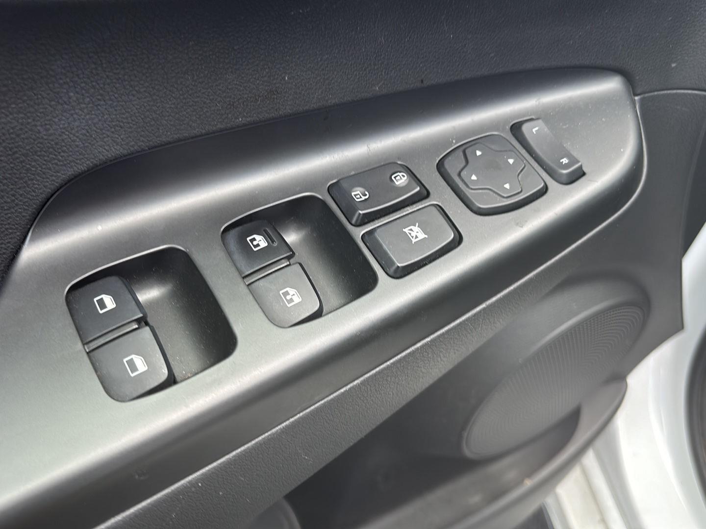 Used 2023 Wh Hyundai  image 9