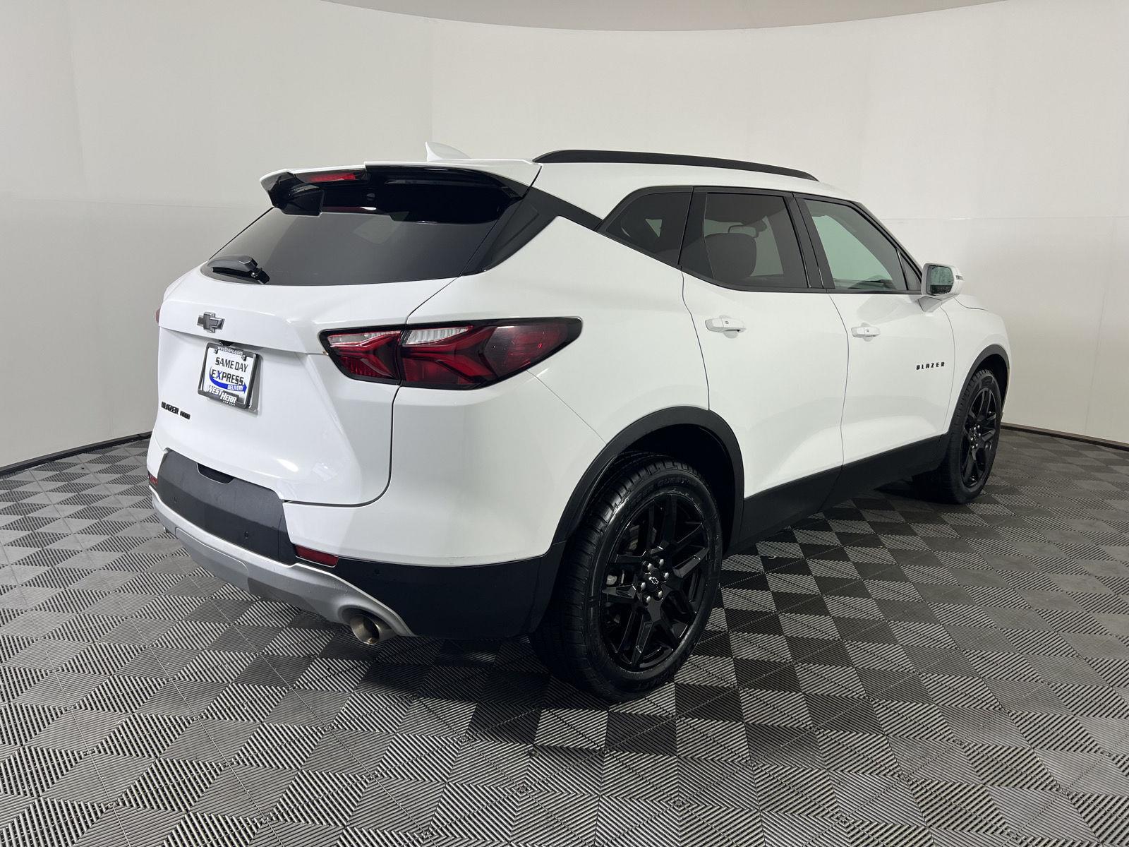 Used 2020 Summit White Chevrolet LT image 3