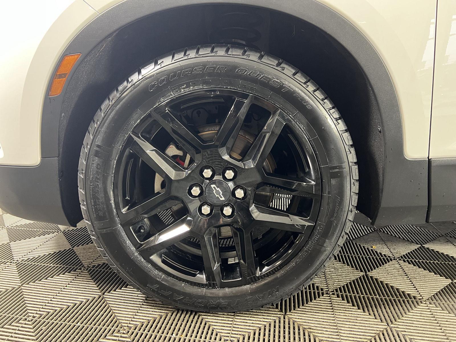 Used 2020 Summit White Chevrolet LT image 9