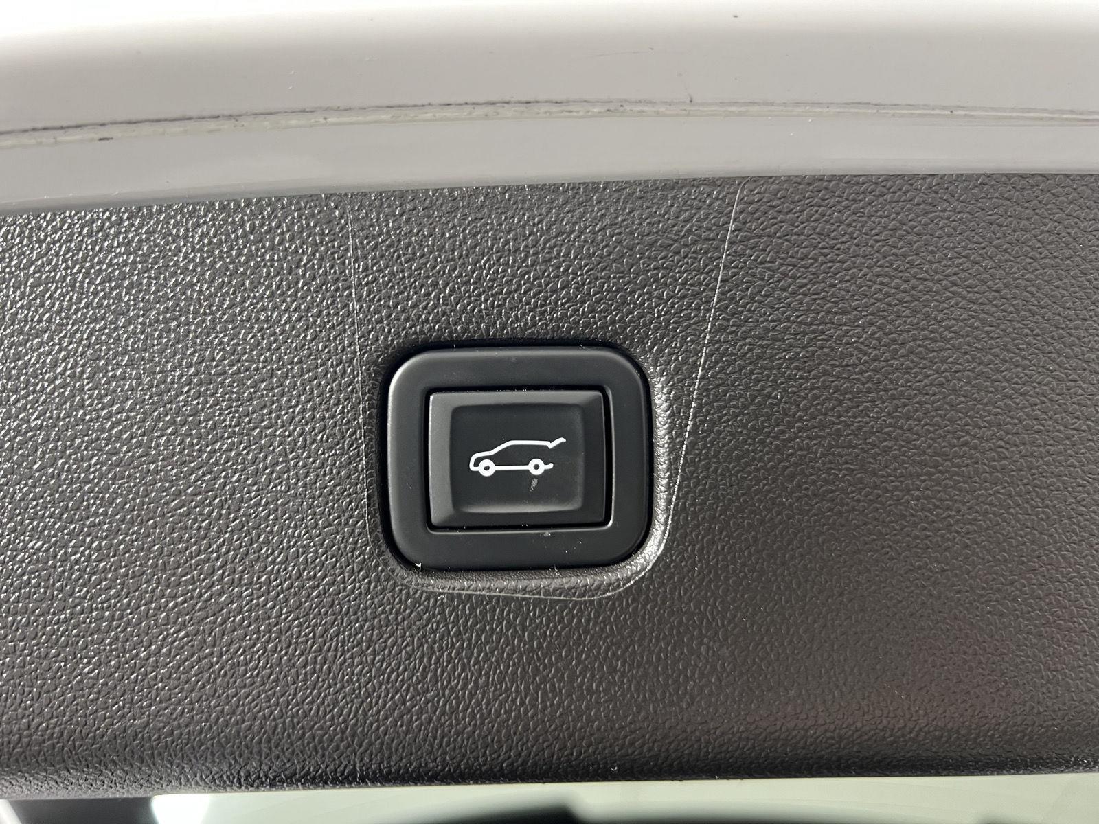 Used 2020 Summit White Chevrolet LT image 27