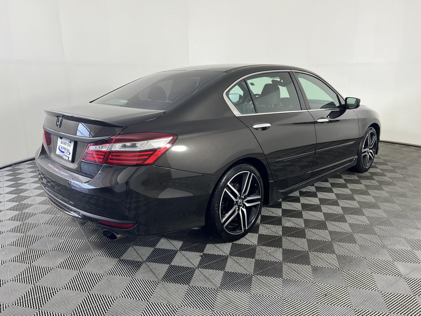 Used 2017 Kona Coffee Metallic Honda Sport SE image 3