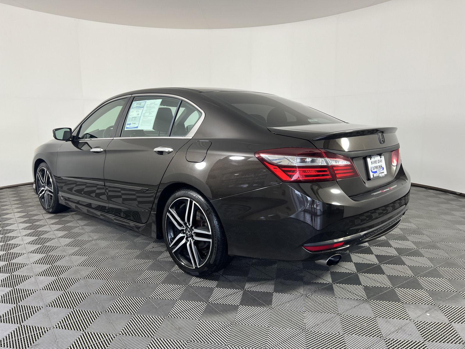 Used 2017 Kona Coffee Metallic Honda Sport SE image 5