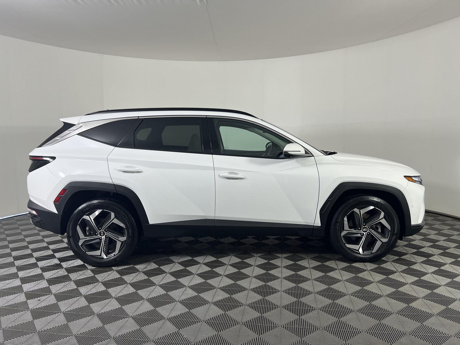 Certified Used 2024 Wh Hyundai  image 2