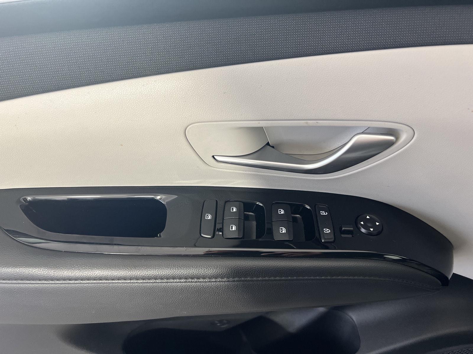 Certified Used 2024 Wh Hyundai  image 13