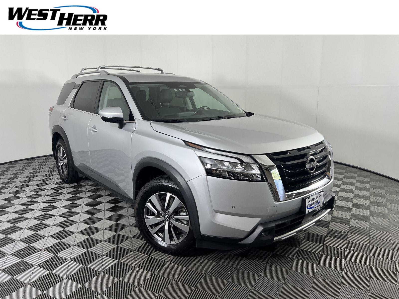  2022 Nissan Pathfinder SL 4WD   