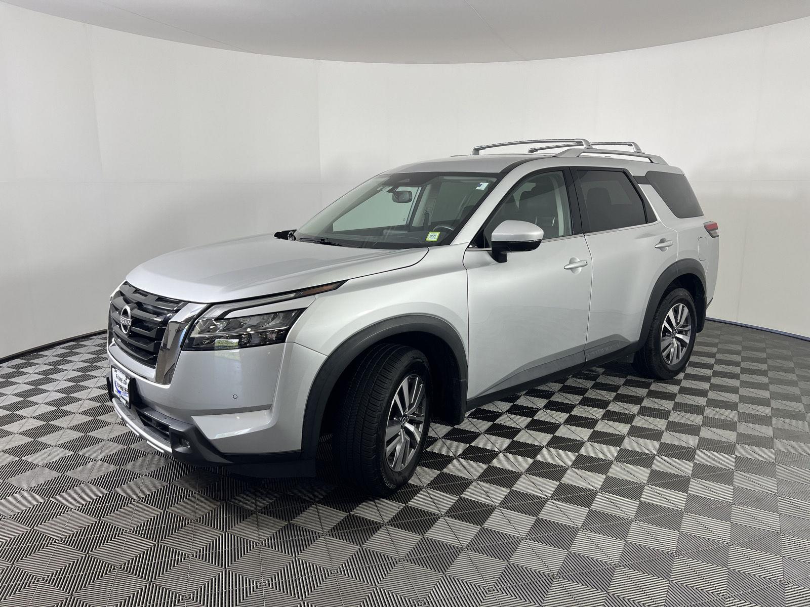 Used 2022 Brilliant Silver Metallic Nissan SL image 3