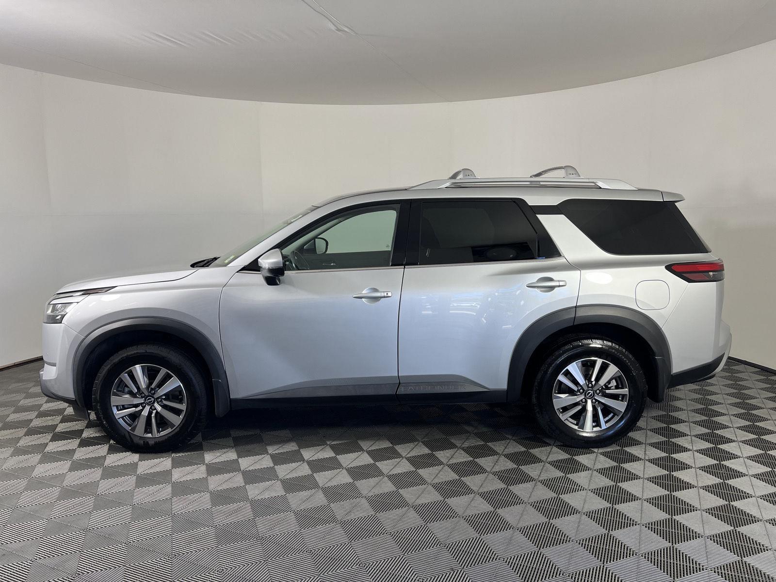 Used 2022 Brilliant Silver Metallic Nissan SL image 4