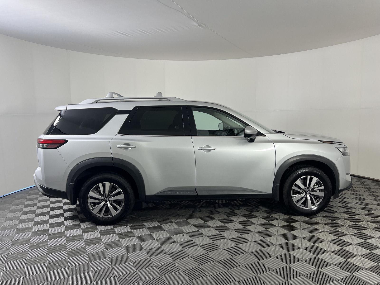 Used 2022 Brilliant Silver Metallic Nissan SL image 12