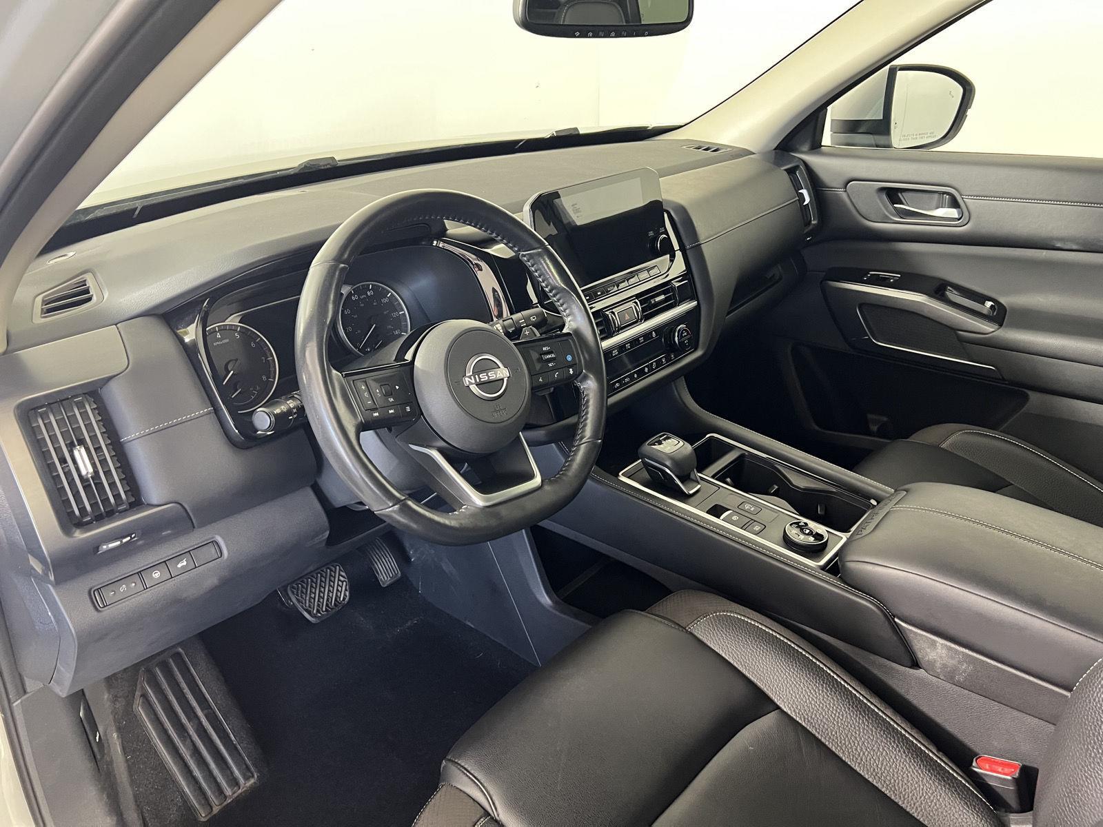 Used 2022 Brilliant Silver Metallic Nissan SL image 14