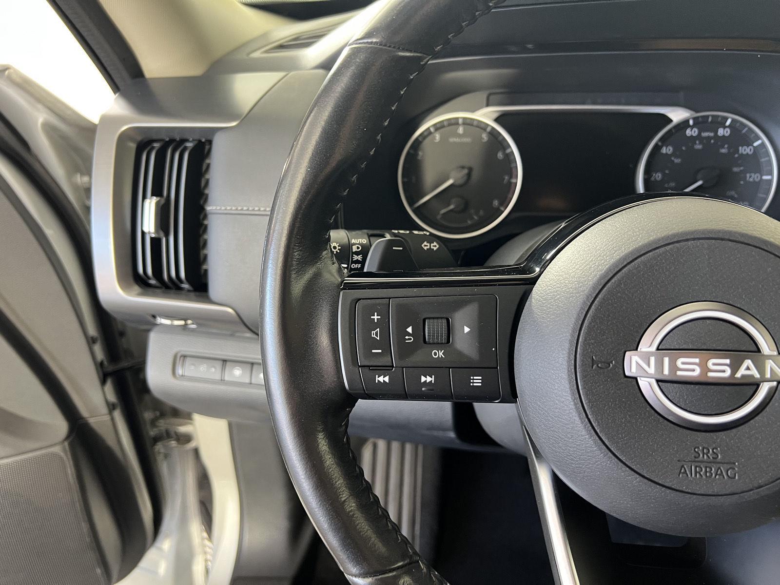 Used 2022 Brilliant Silver Metallic Nissan SL image 18