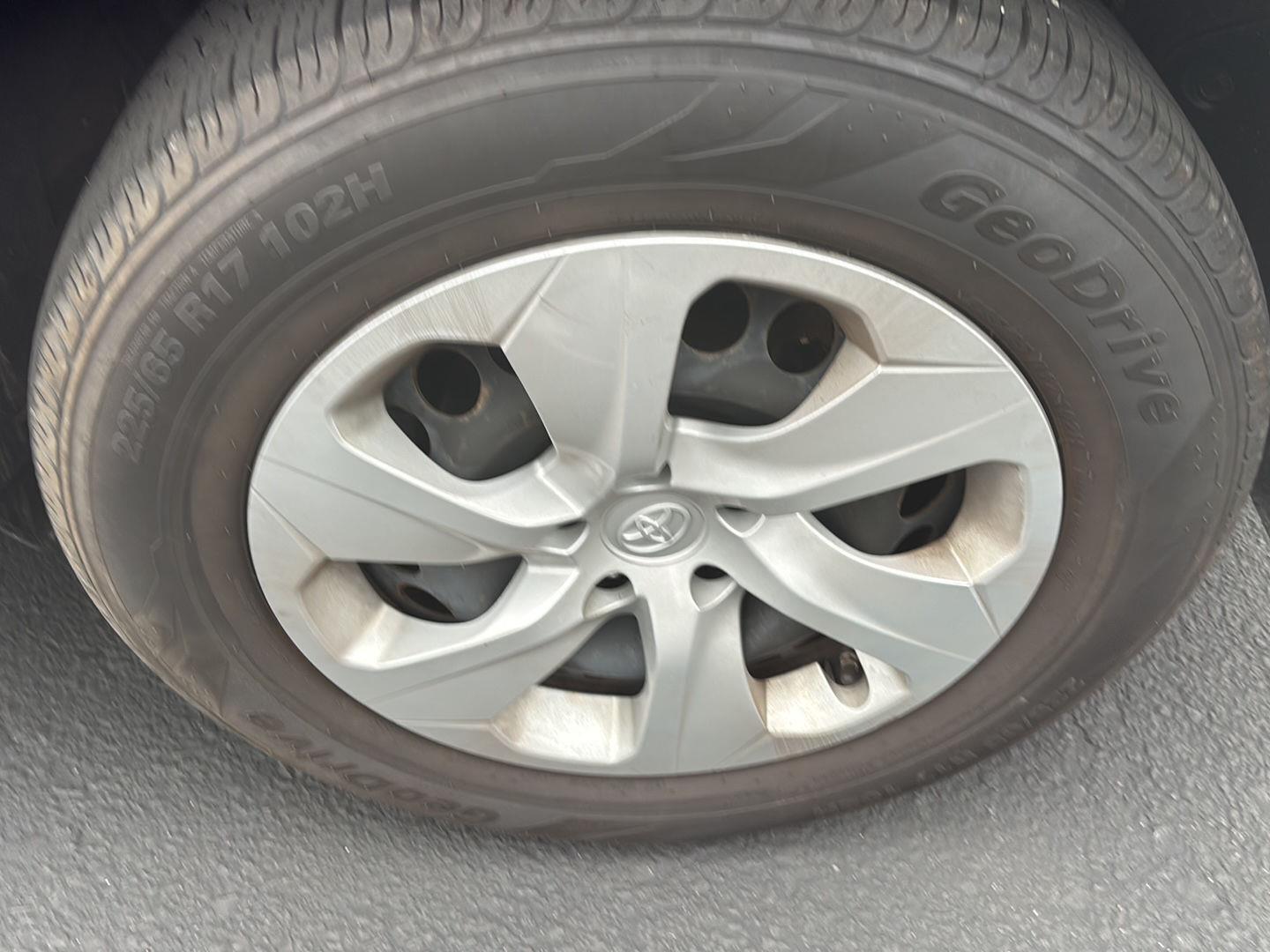 Used 2019 Magnetic Gray Metallic Toyota LE image 4