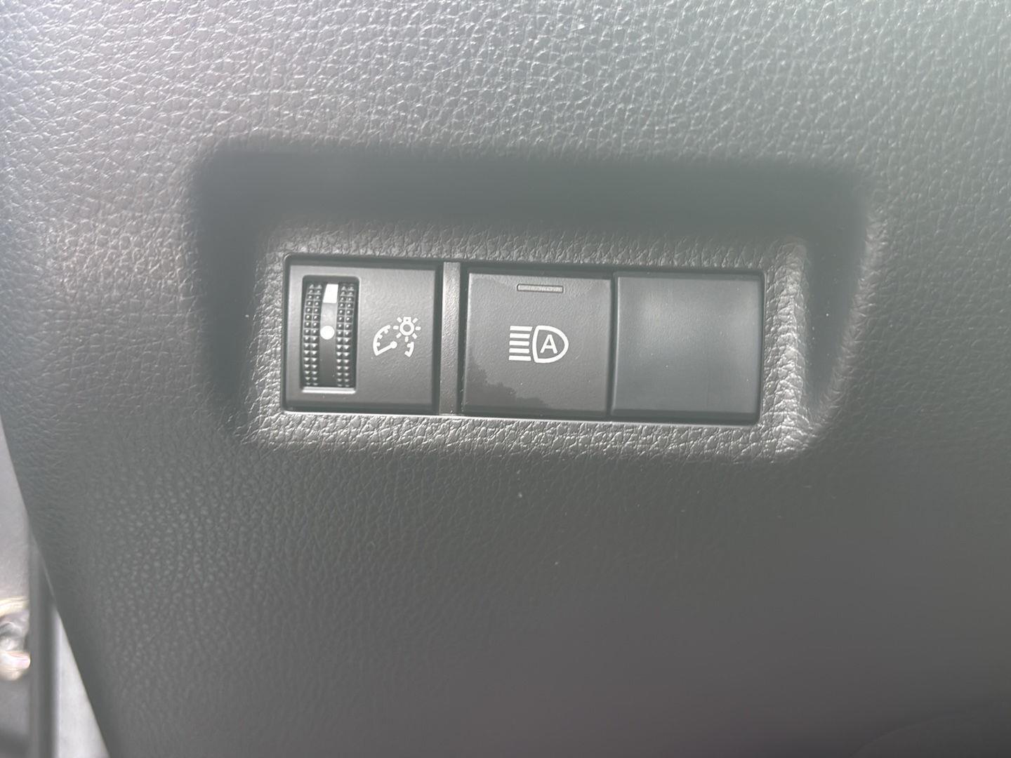 Used 2019 Magnetic Gray Metallic Toyota LE image 9