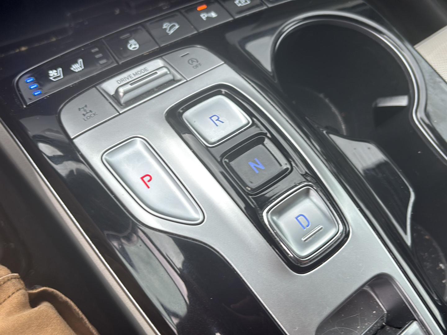 Certified Used 2023 Amazon Gray Hyundai Limited image 14