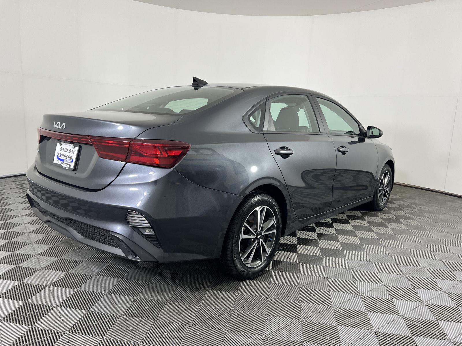 Used 2024 Gravity Gray Kia LXS image 3