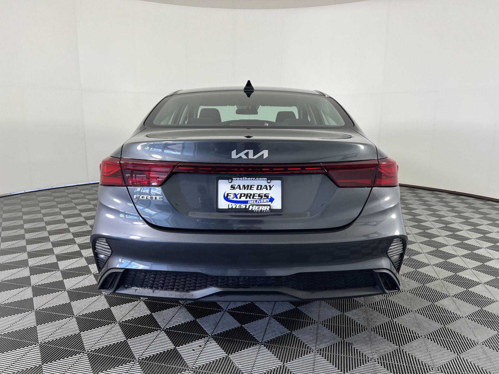 Used 2024 Gravity Gray Kia LXS image 4