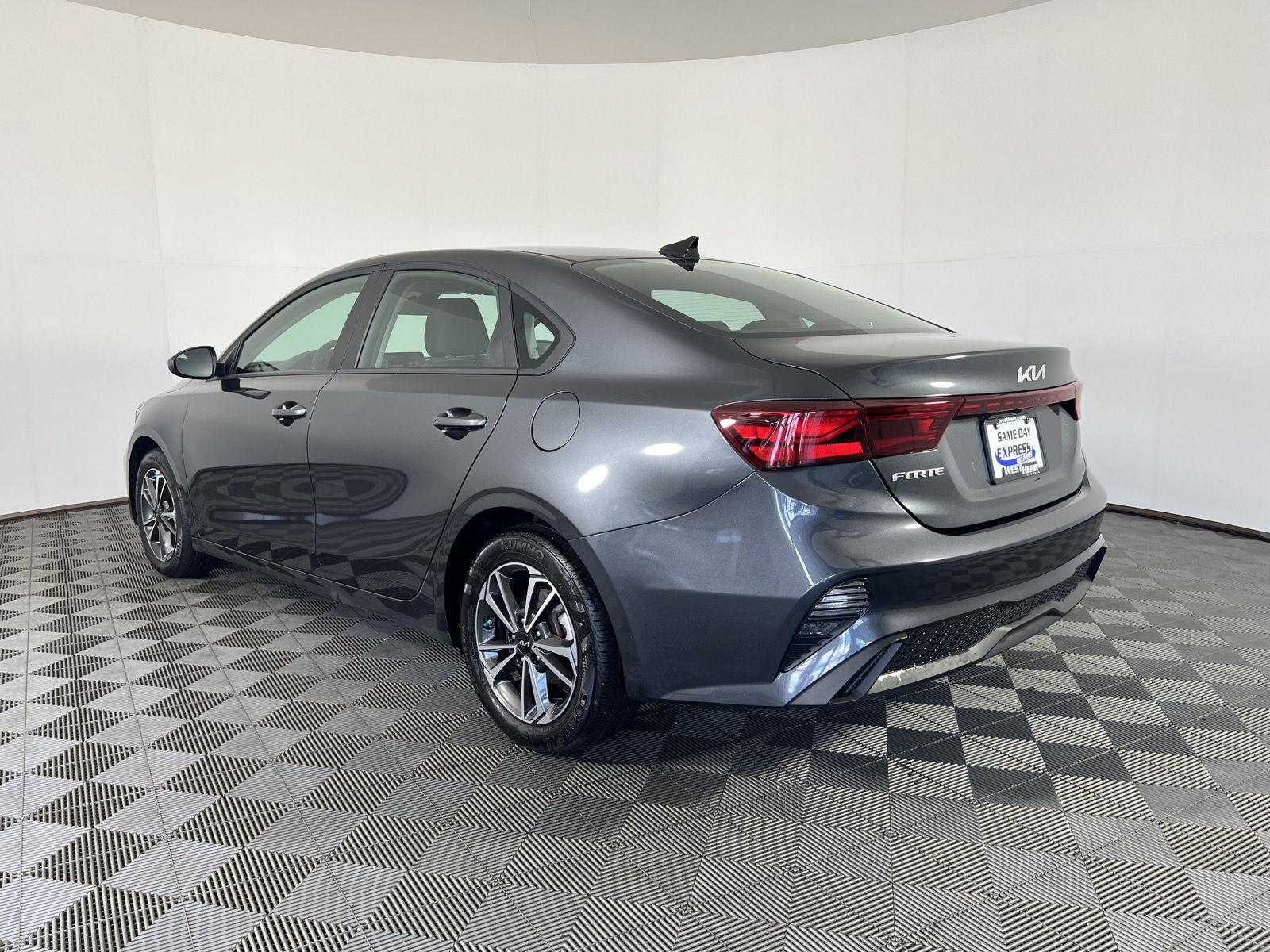 Used 2024 Gravity Gray Kia LXS image 5