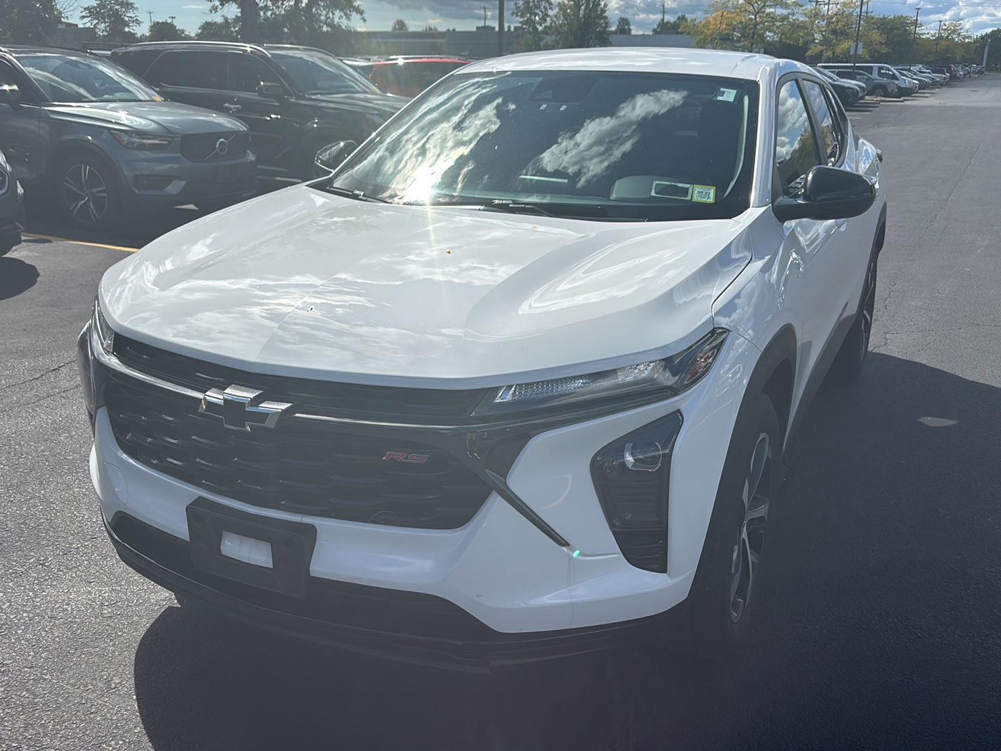 Used 2024 Summit White Chevrolet 1RS image 3