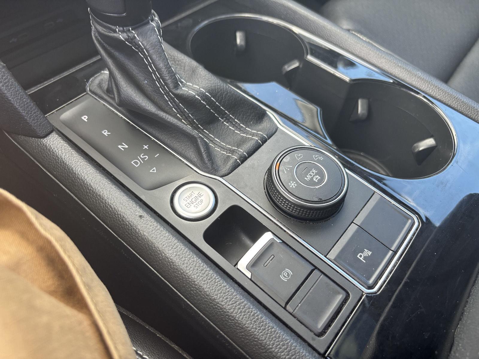 Used 2022 Platinum Gray Metallic Volkswagen 2.0T SE w/Technology image 12