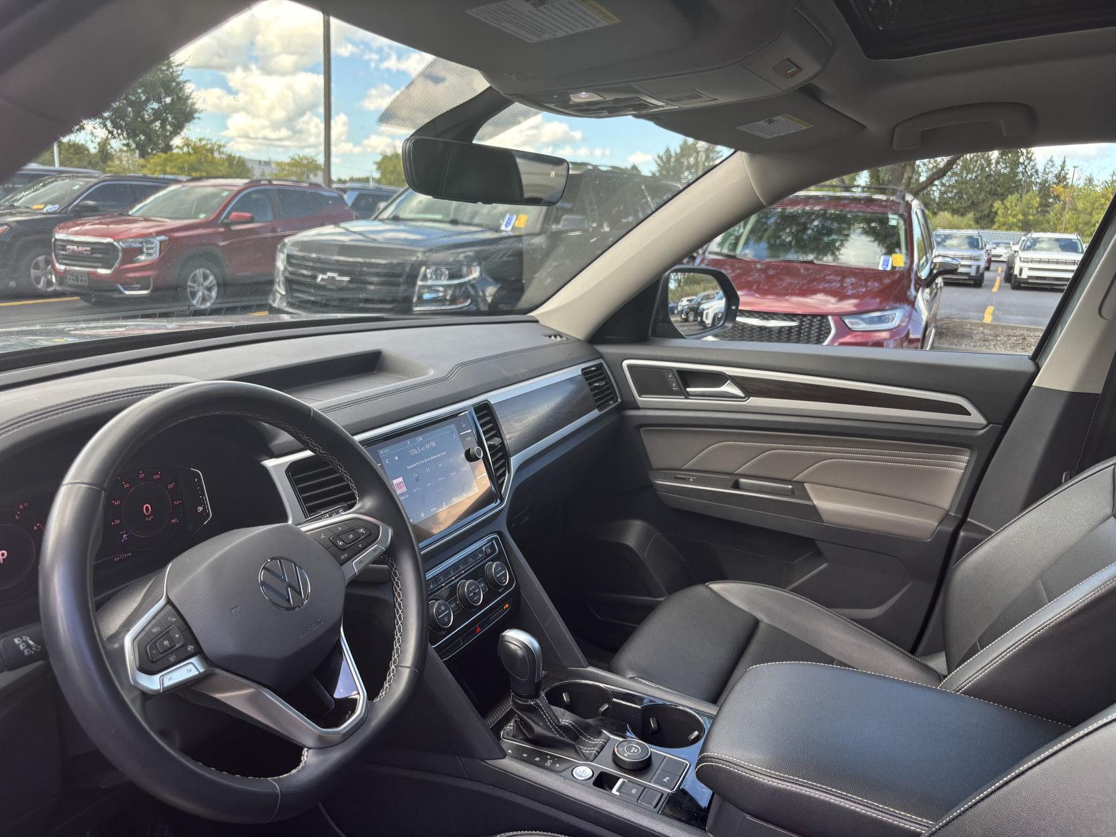 Used 2022 Platinum Gray Metallic Volkswagen 2.0T SE w/Technology image 17