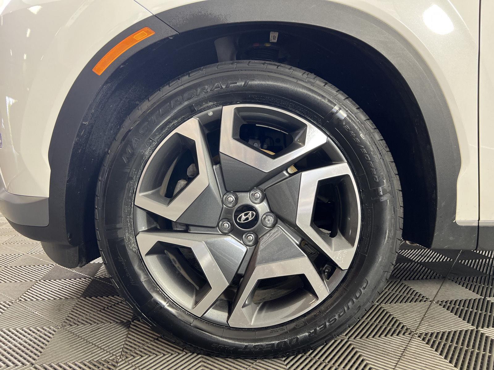 Certified Used 2025 Hyper White Hyundai SEL Premium 7P image 4