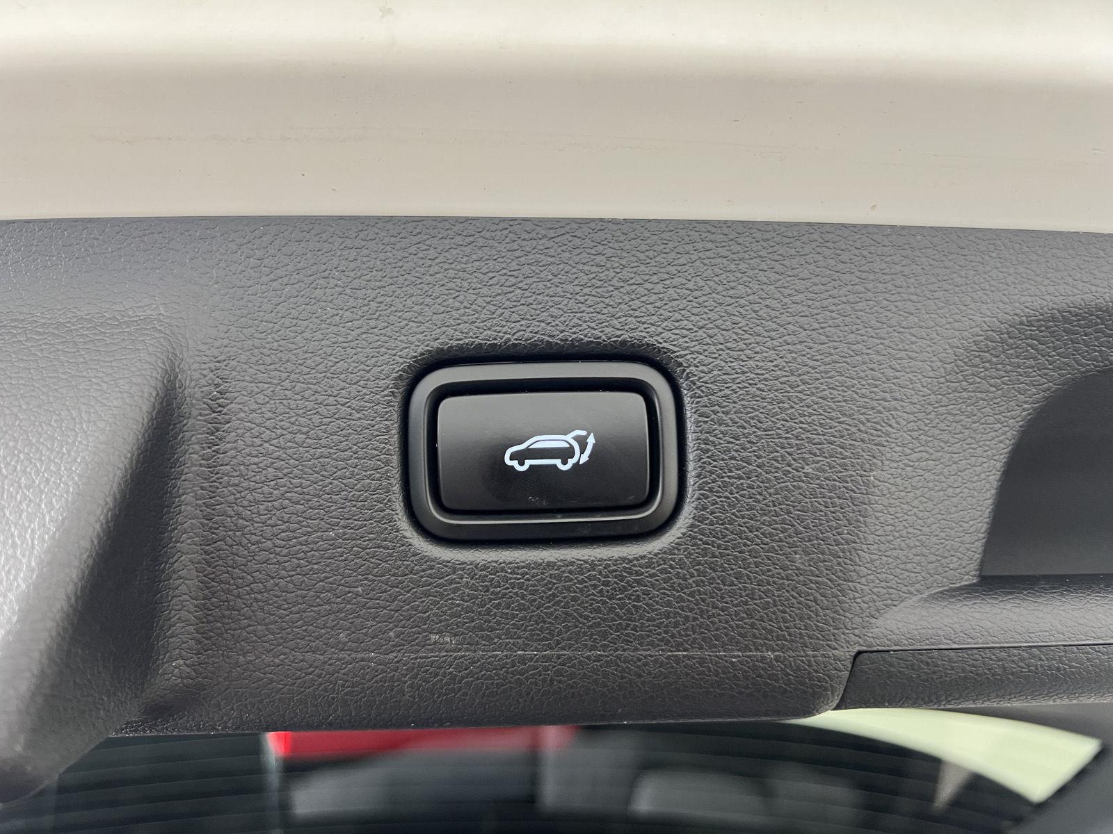 Certified Used 2025 Hyper White Hyundai SEL Premium 7P image 8
