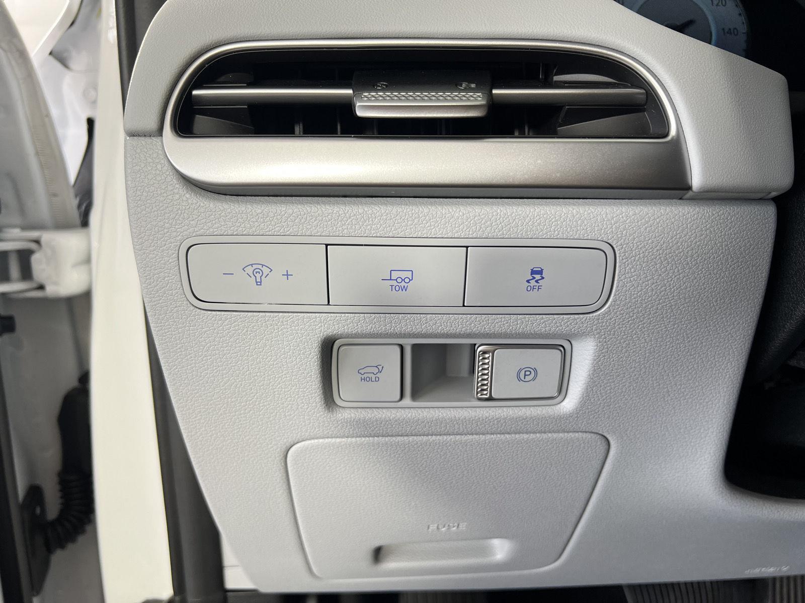 Certified Used 2025 Hyper White Hyundai SEL Premium 7P image 17