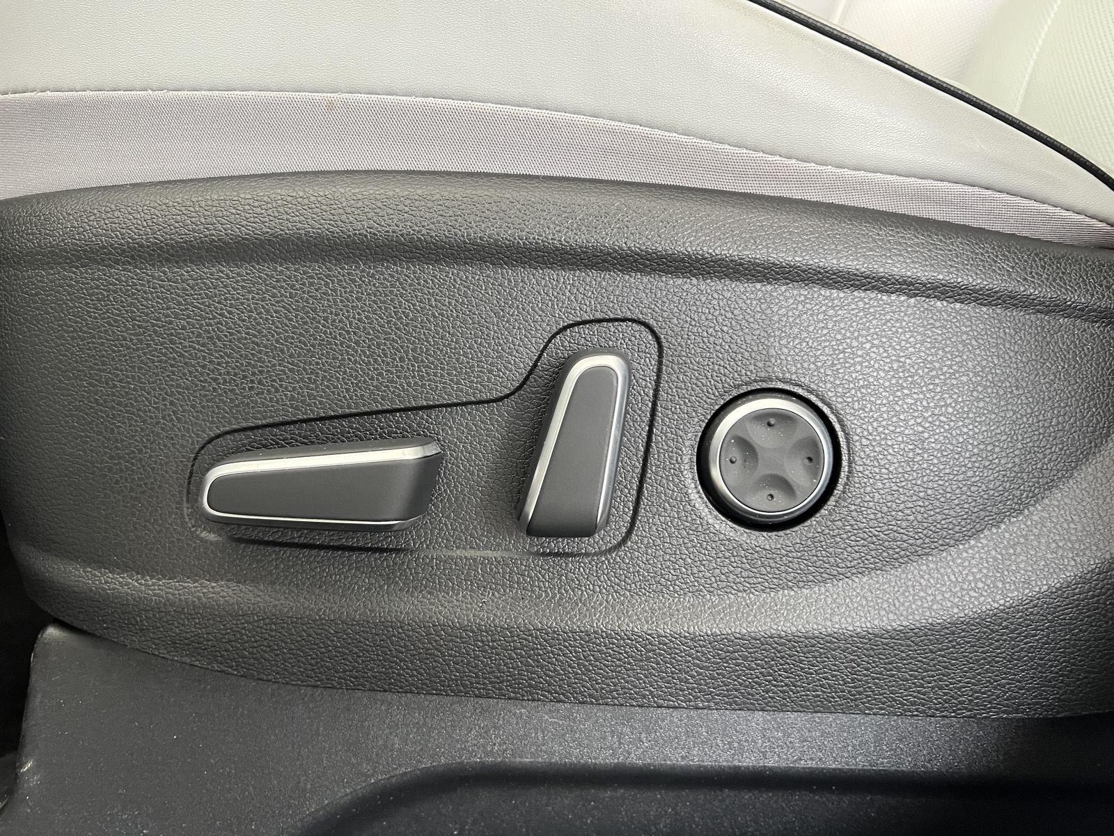 Certified Used 2025 Hyper White Hyundai SEL Premium 7P image 18