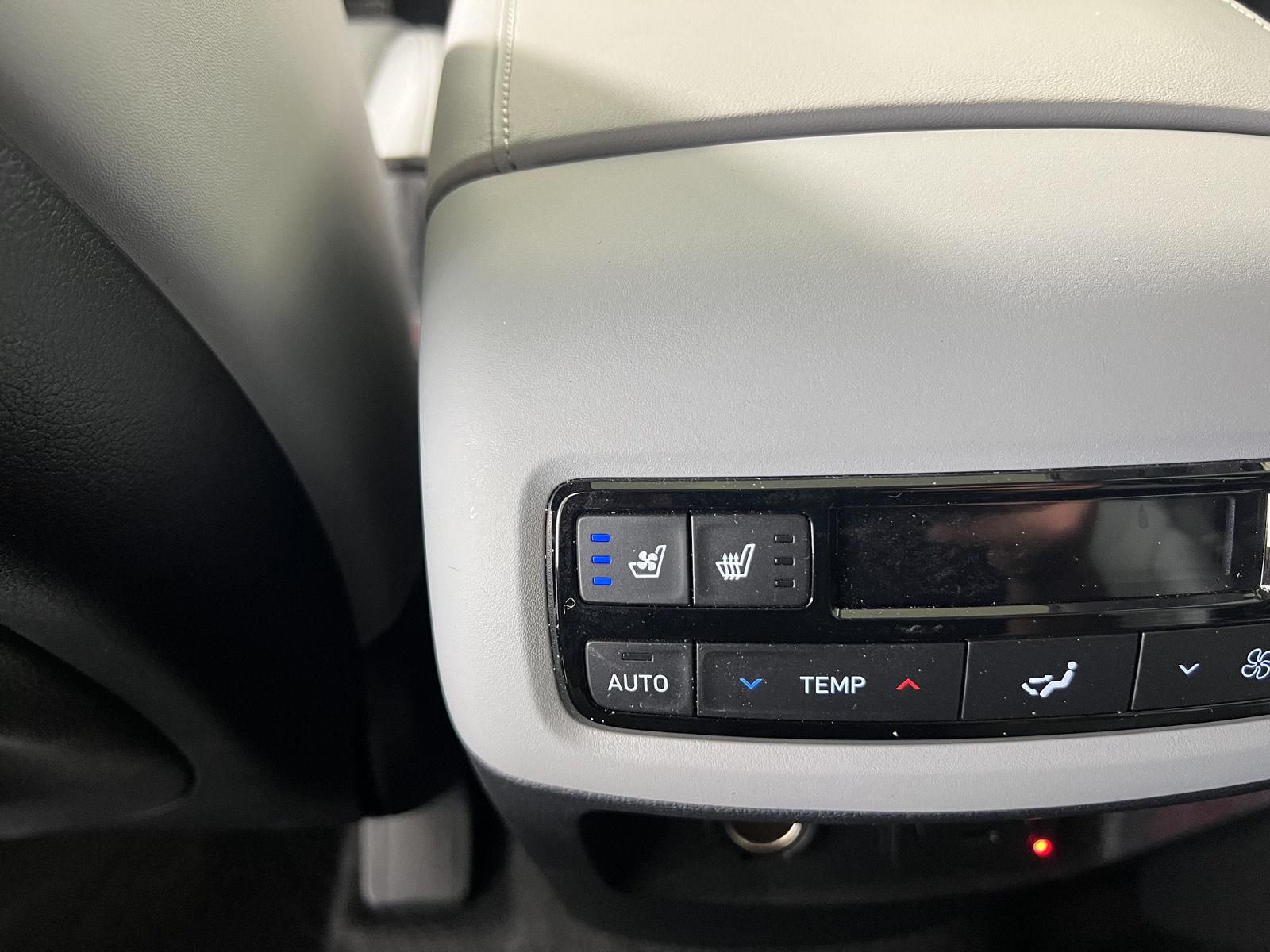 Certified Used 2025 Hyper White Hyundai SEL Premium 7P image 40