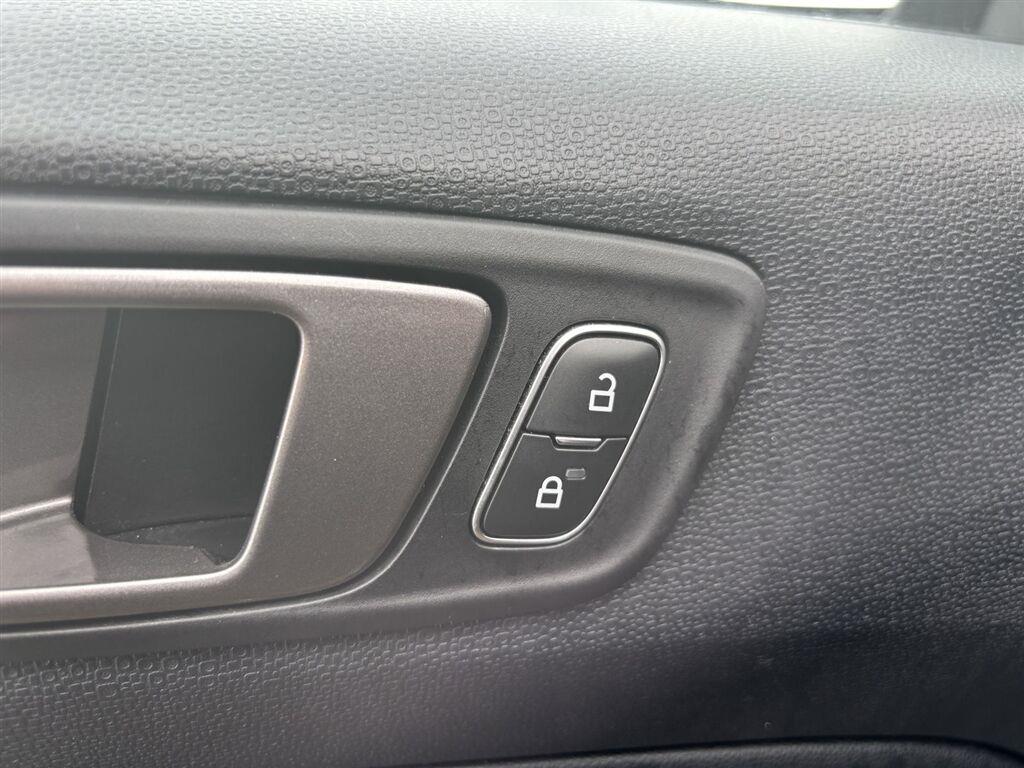 Used 2020 Shadow Black Ford SE image 9