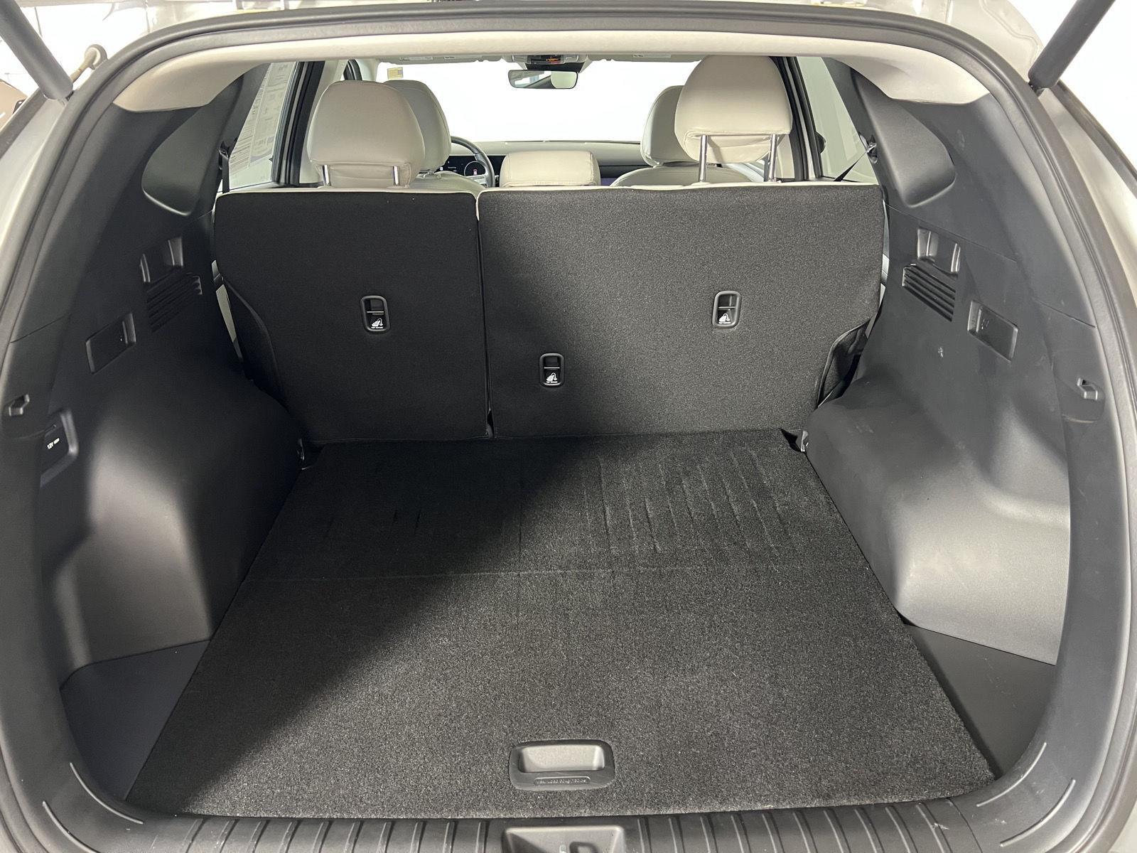 Certified Used 2025 Shimmering Silver Hyundai SEL Convenience image 28