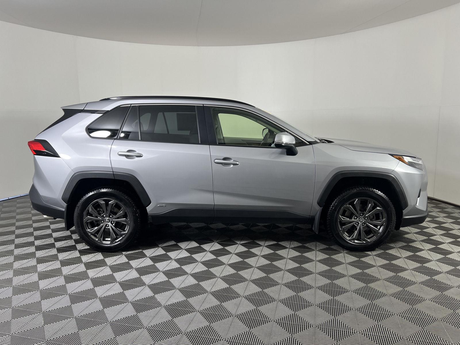 Used 2024 Silver Sky Metallic Toyota XLE Premium image 2