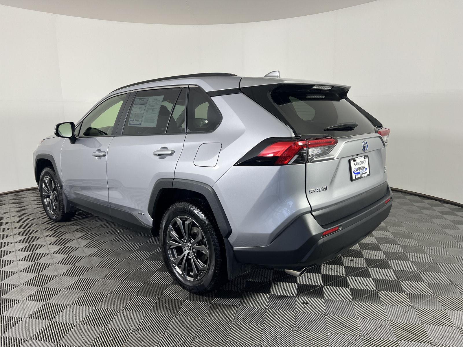 Used 2024 Silver Sky Metallic Toyota XLE Premium image 5