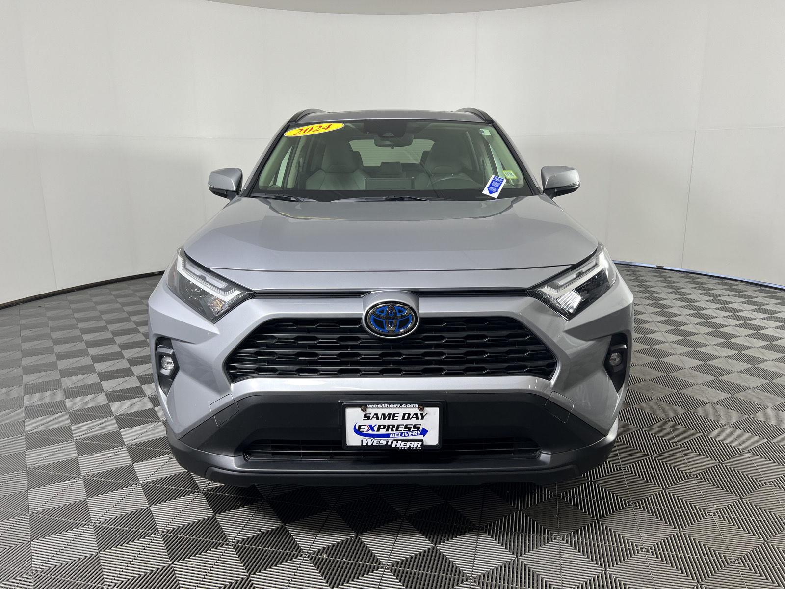 Used 2024 Silver Sky Metallic Toyota XLE Premium image 8