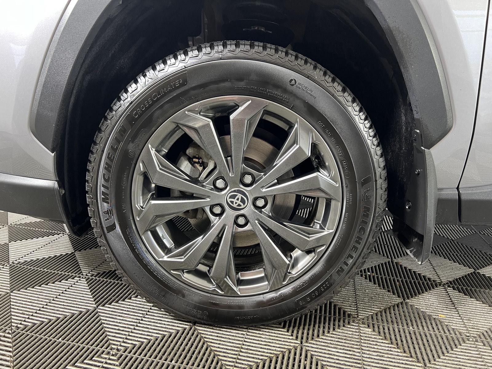 Used 2024 Silver Sky Metallic Toyota XLE Premium image 9