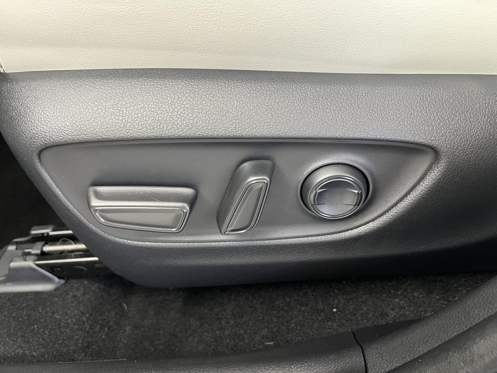 Used 2024 Silver Sky Metallic Toyota XLE Premium image 12
