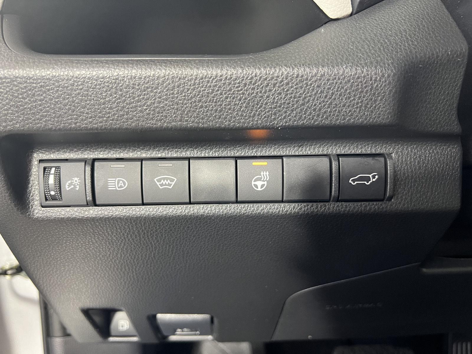 Used 2024 Silver Sky Metallic Toyota XLE Premium image 26