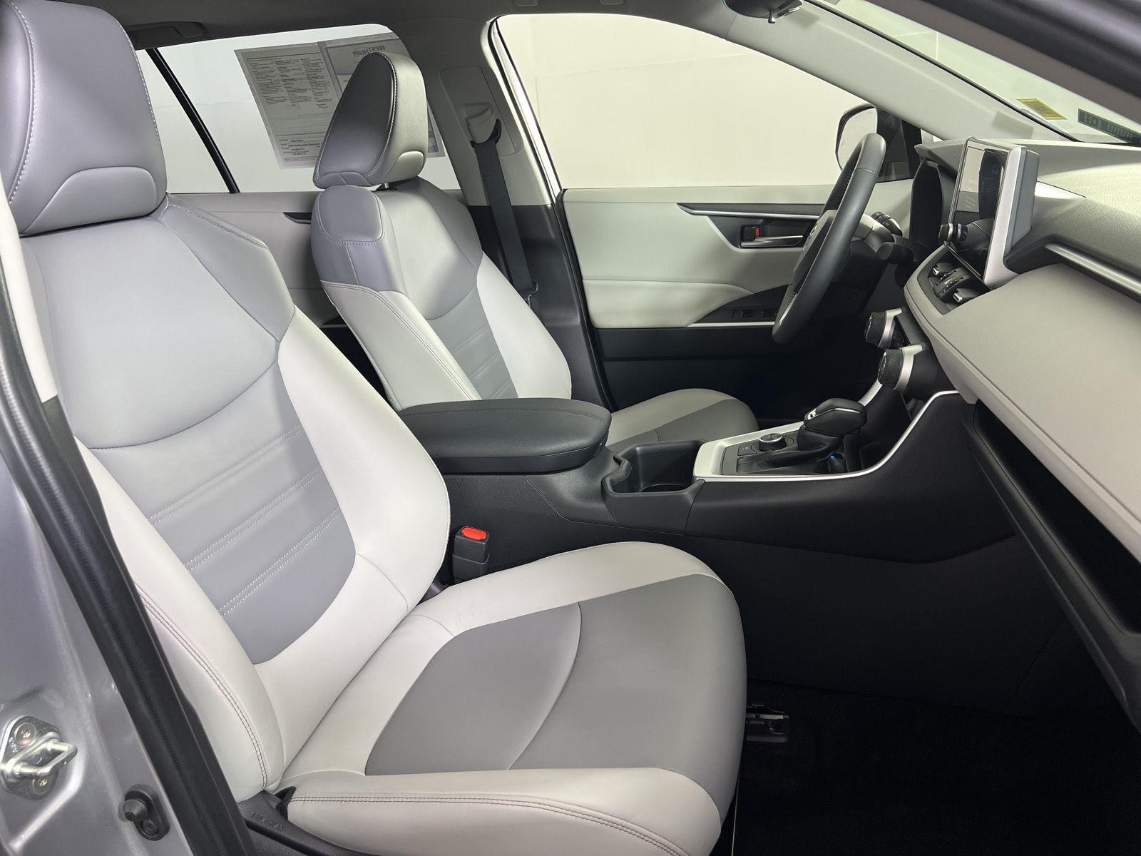 Used 2024 Silver Sky Metallic Toyota XLE Premium image 32