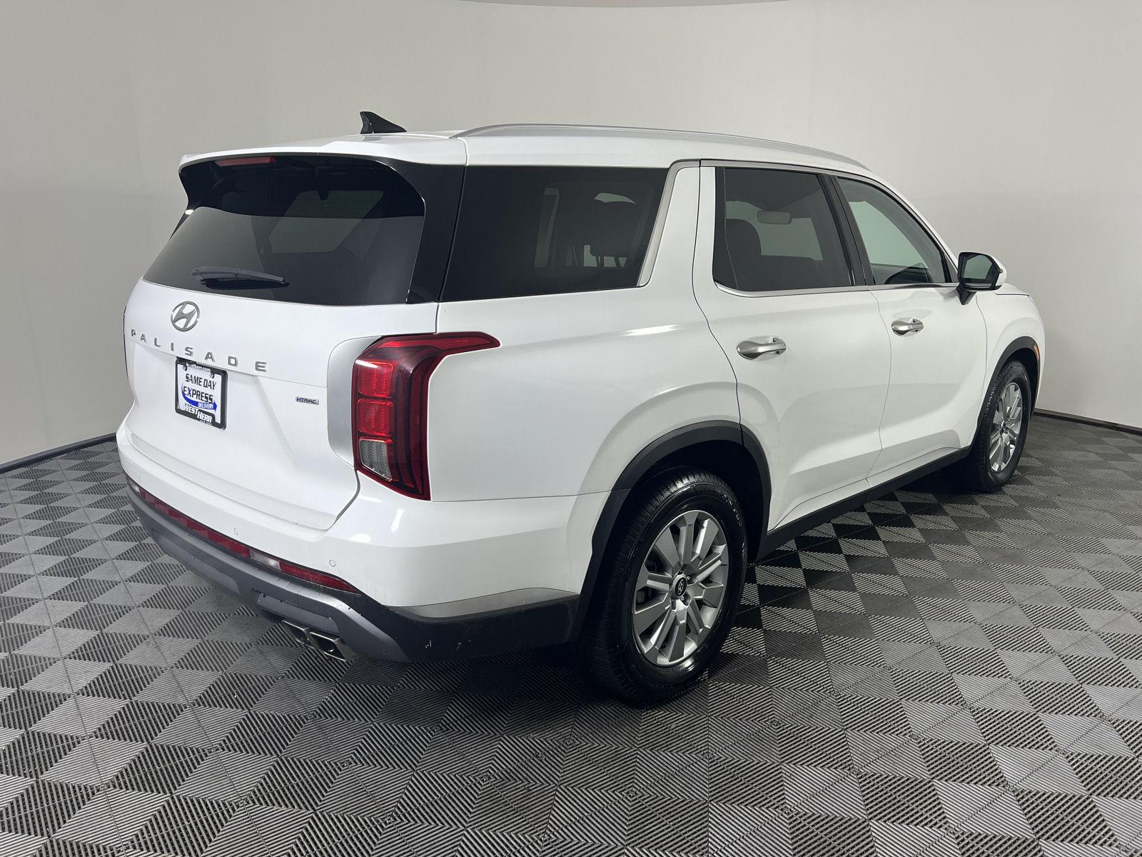Certified Used 2023 Hyper White Hyundai SEL image 3
