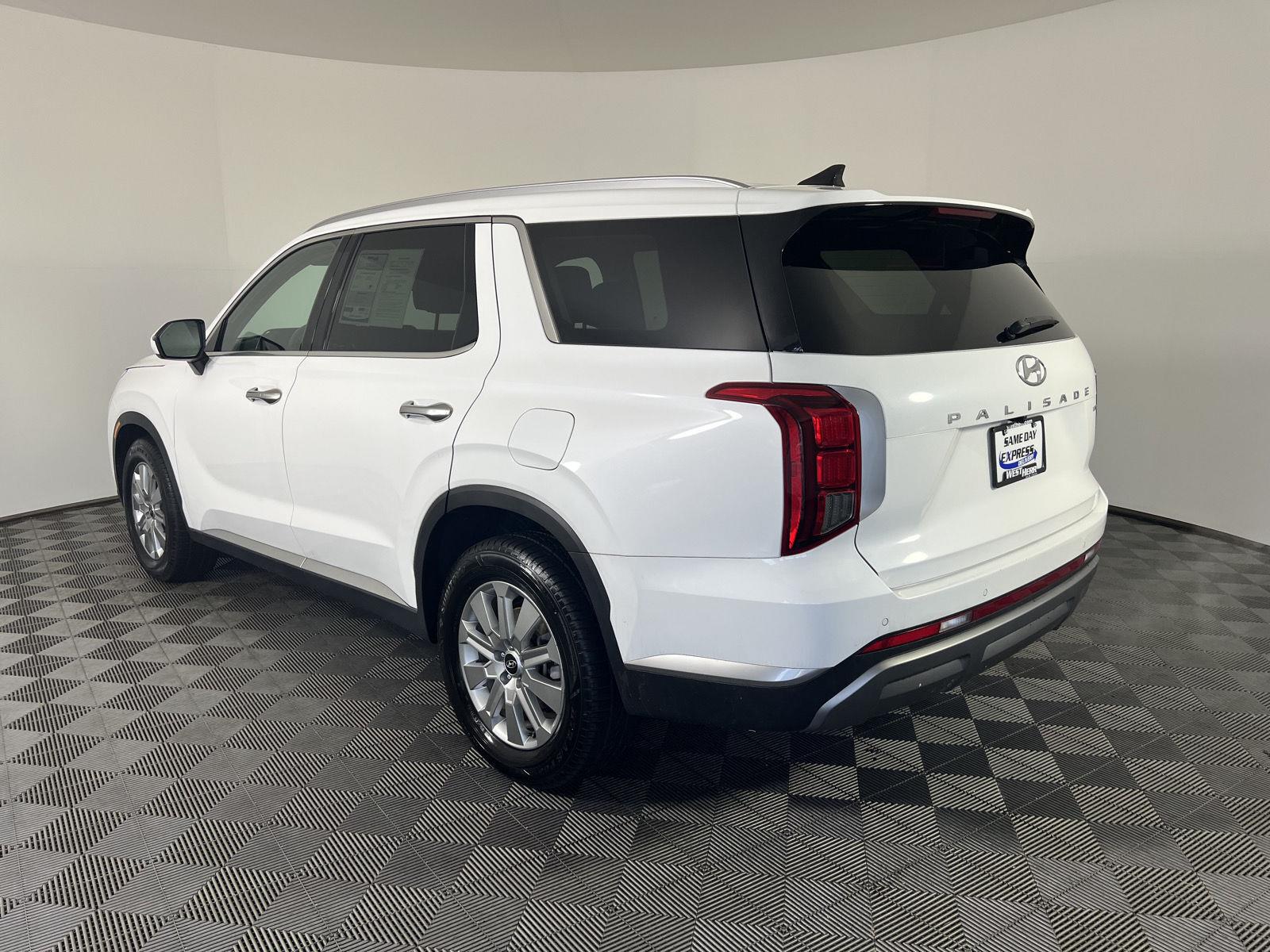 Certified Used 2023 Hyper White Hyundai SEL image 5