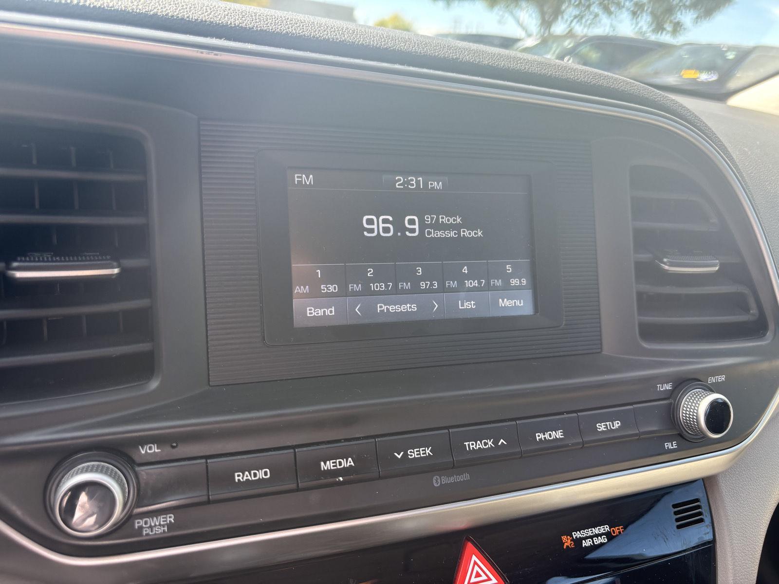 Used 2020 Stellar Silver Hyundai SE image 13