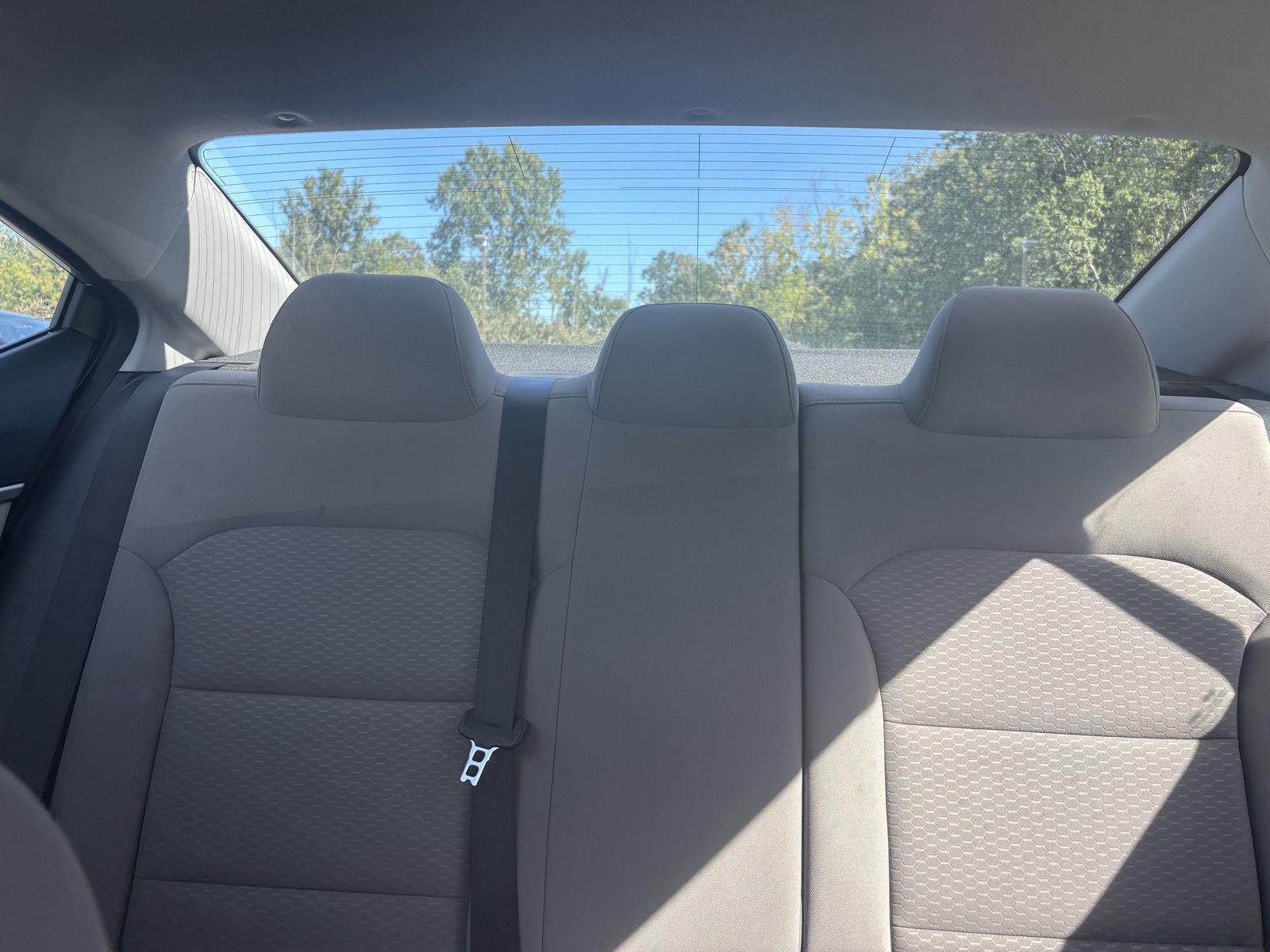 Used 2020 Stellar Silver Hyundai SE image 15