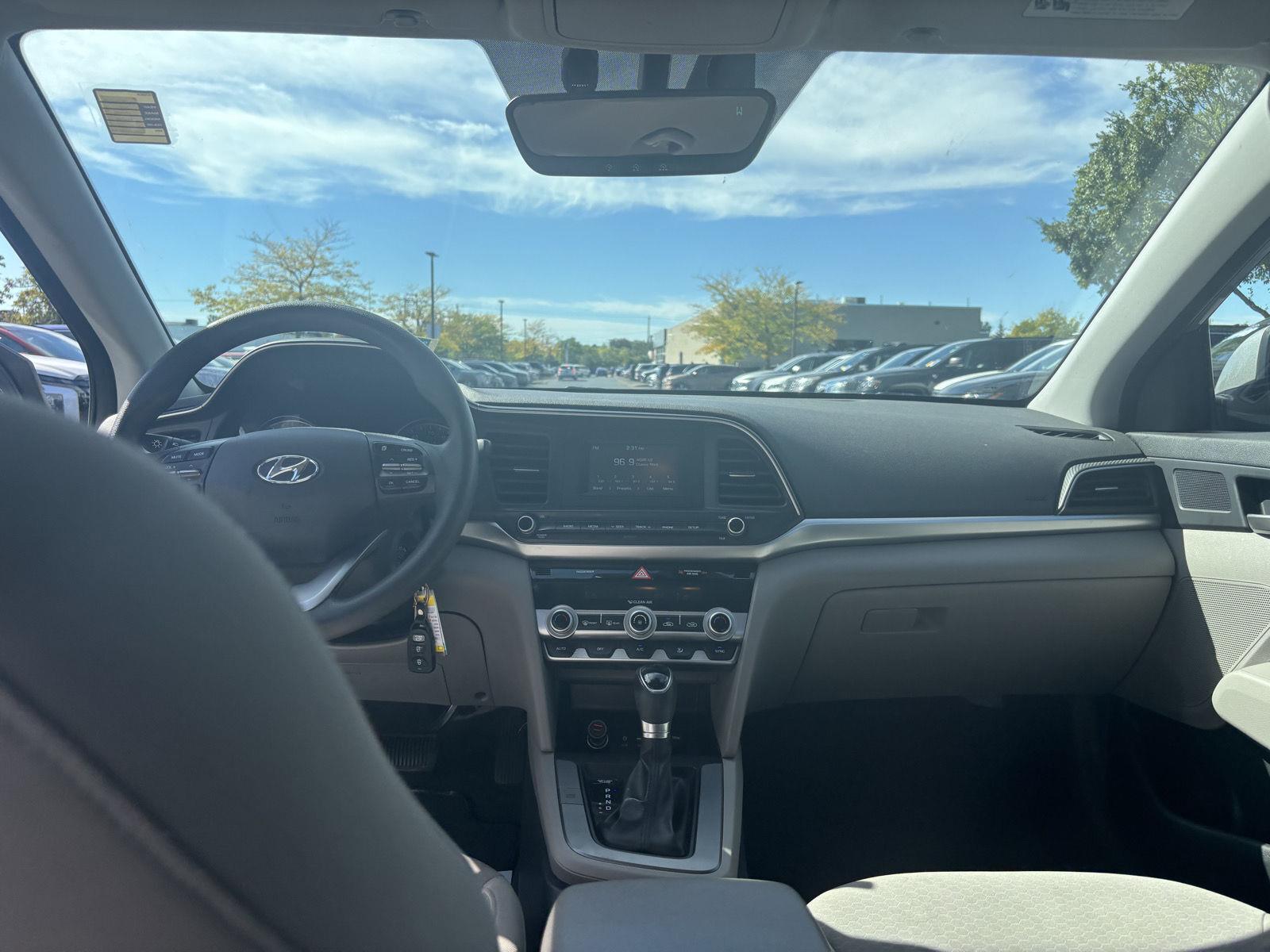 Used 2020 Stellar Silver Hyundai SE image 18