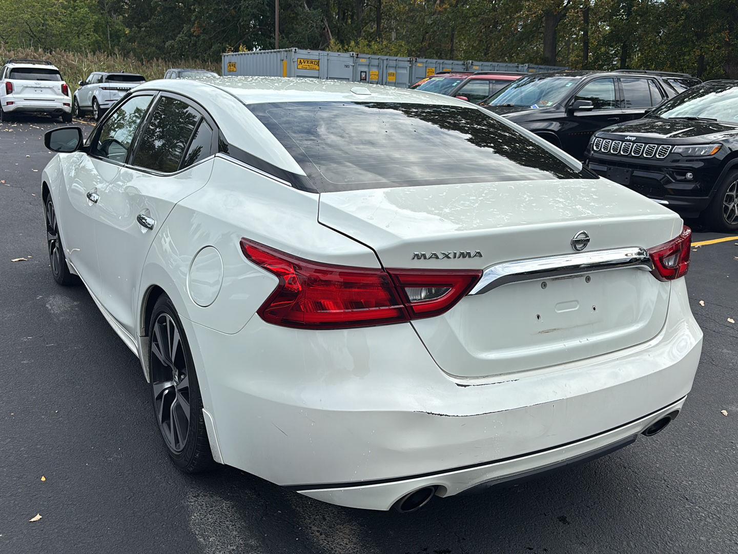 Used 2018 Pearl White Nissan S image 5