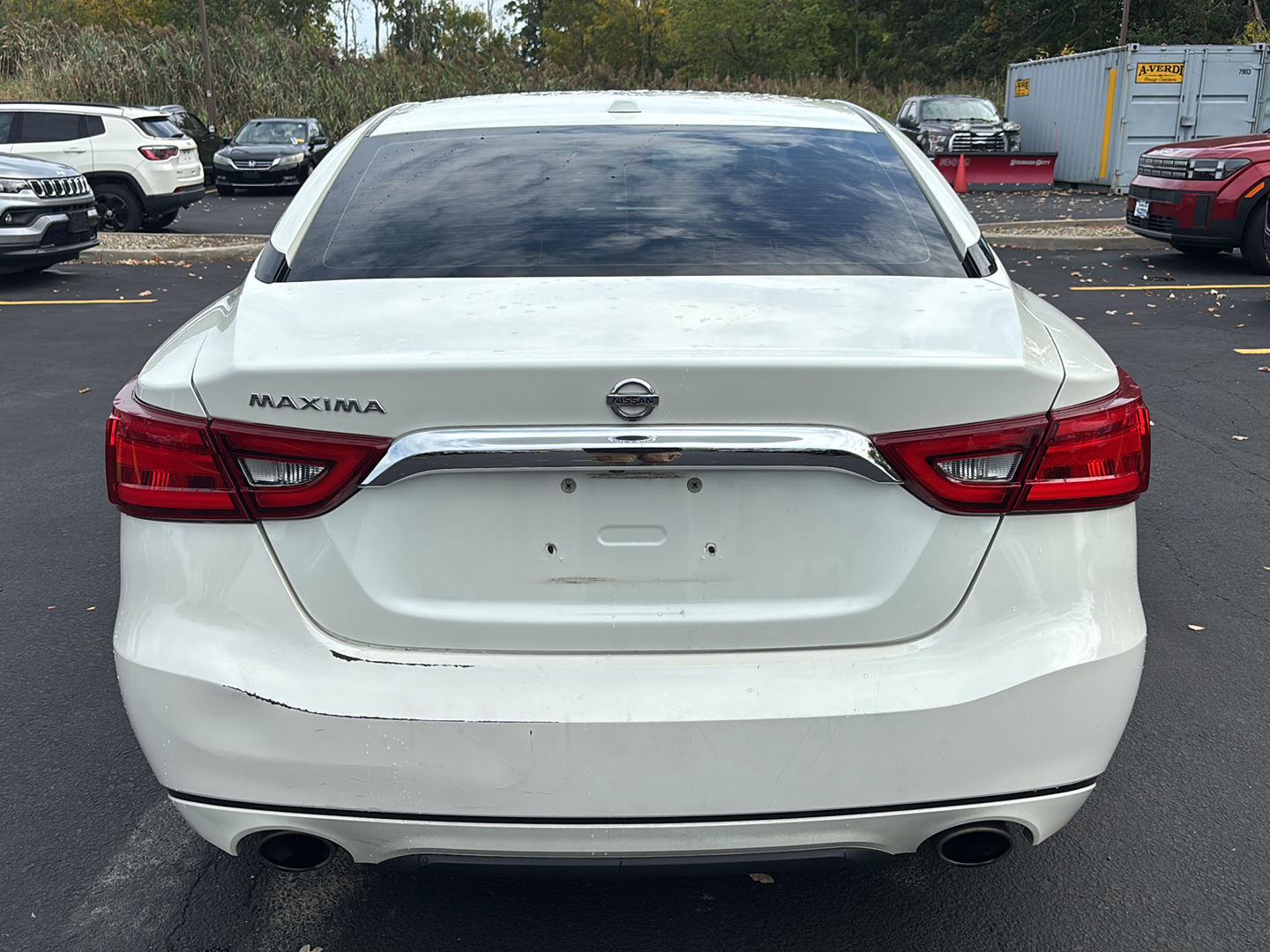 Used 2018 Pearl White Nissan S image 6