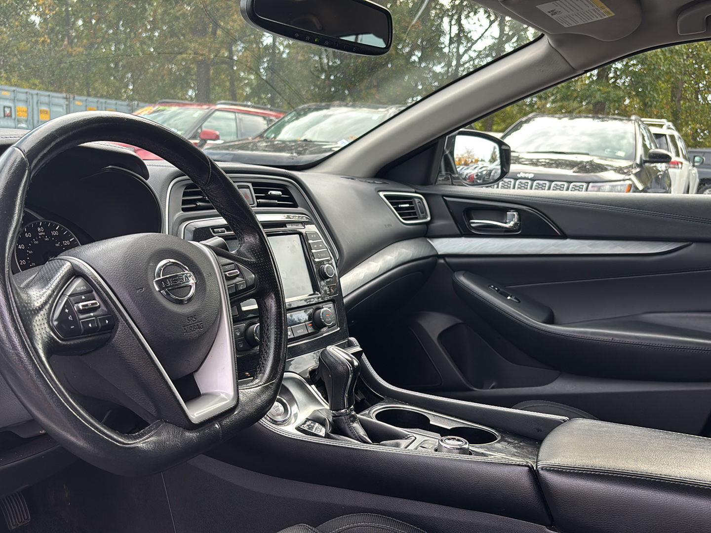 Used 2018 Pearl White Nissan S image 8