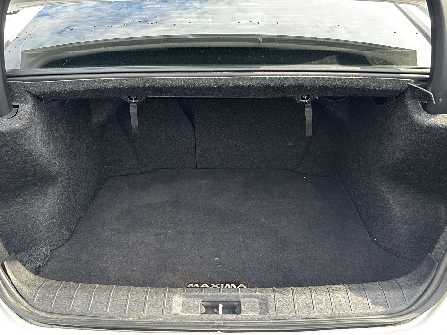 Used 2018 Pearl White Nissan S image 19