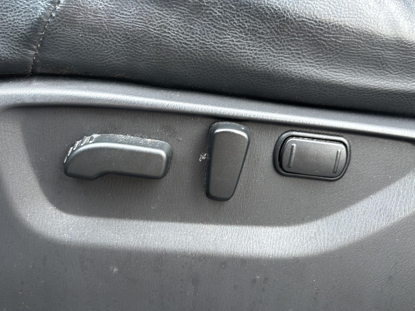 Used 2023 Gun Metallic Nissan SL image 9