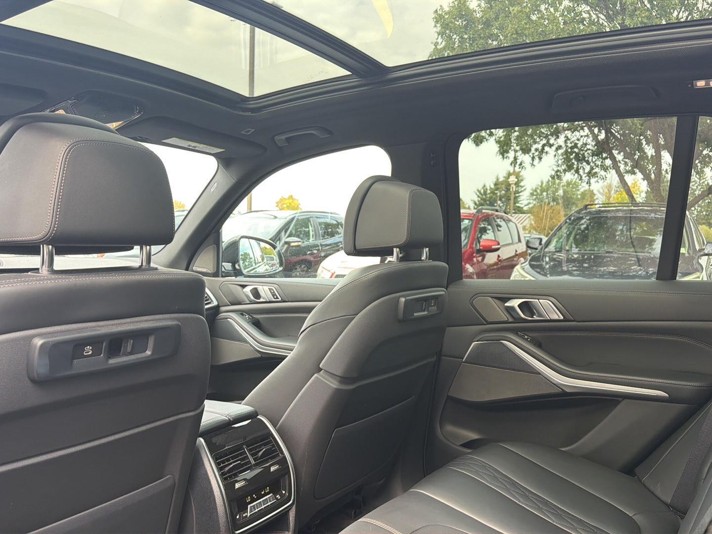 Used 2023 Phytonic Blue Metallic BMW M50i image 9